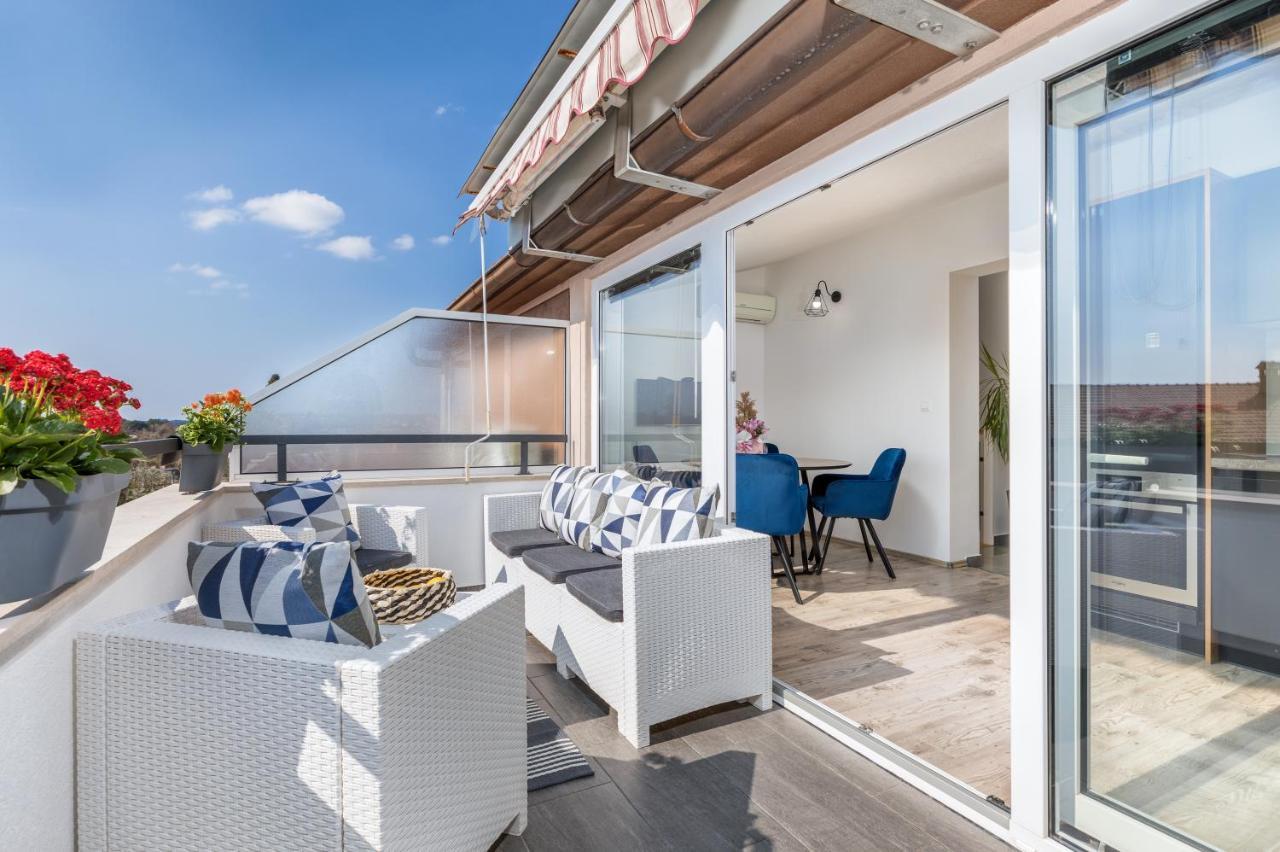 Apartman Nina Fazana Bagian luar foto
